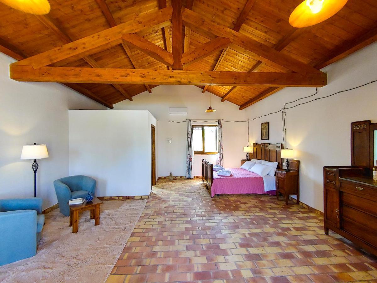 Masseria Crocco Montalbano Ionico Buitenkant foto