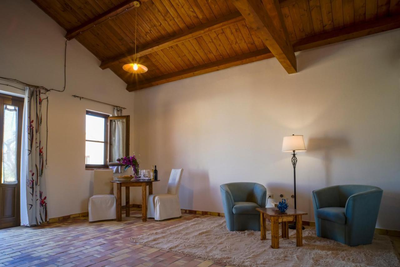 Masseria Crocco Montalbano Ionico Buitenkant foto