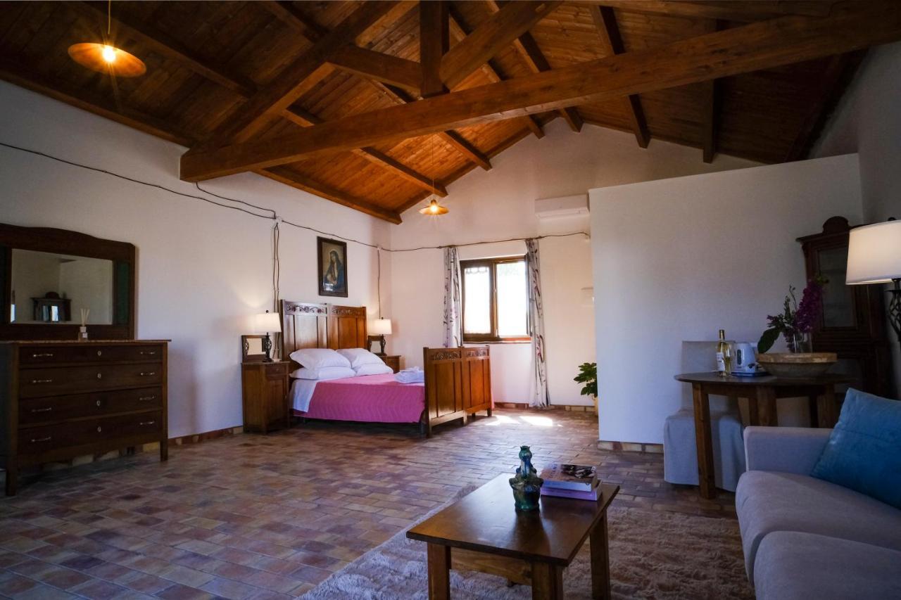 Masseria Crocco Montalbano Ionico Buitenkant foto