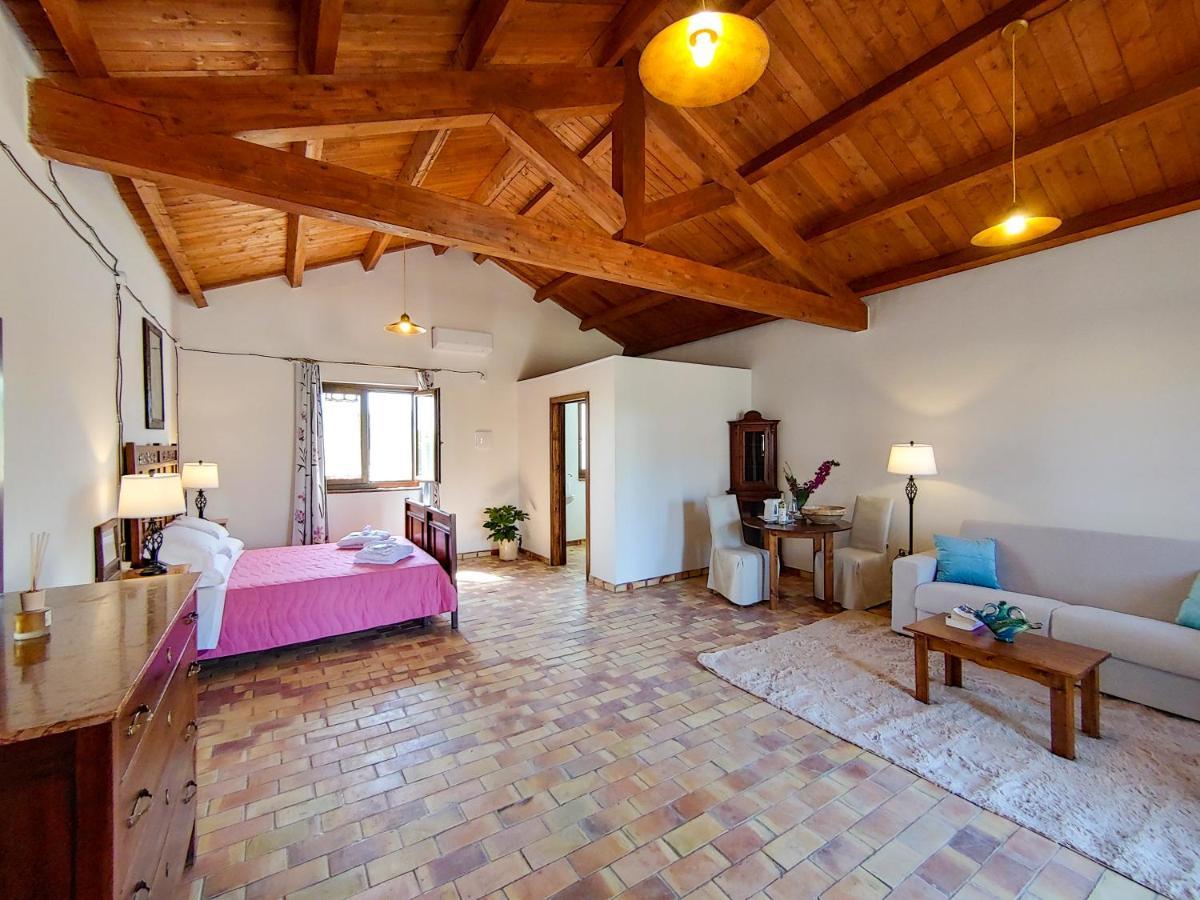 Masseria Crocco Montalbano Ionico Buitenkant foto