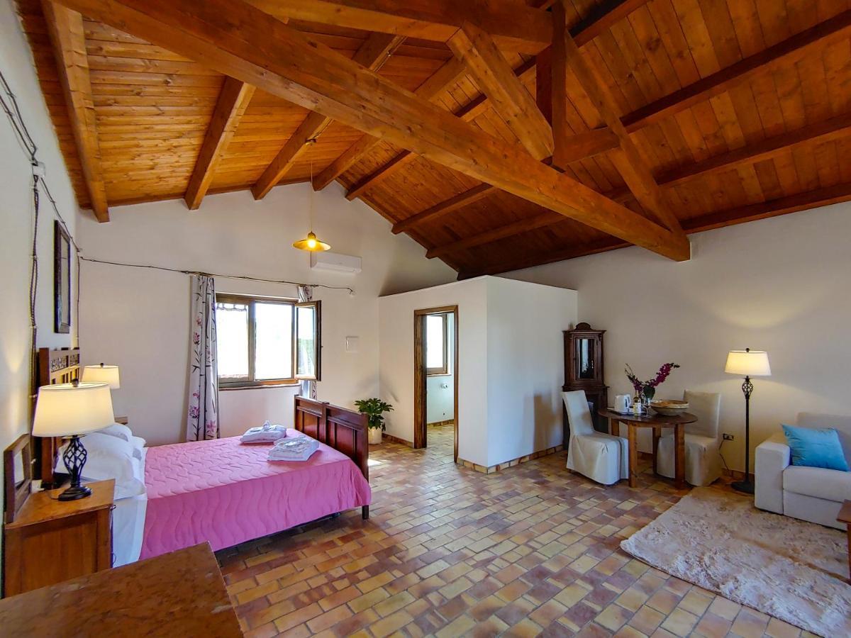 Masseria Crocco Montalbano Ionico Buitenkant foto